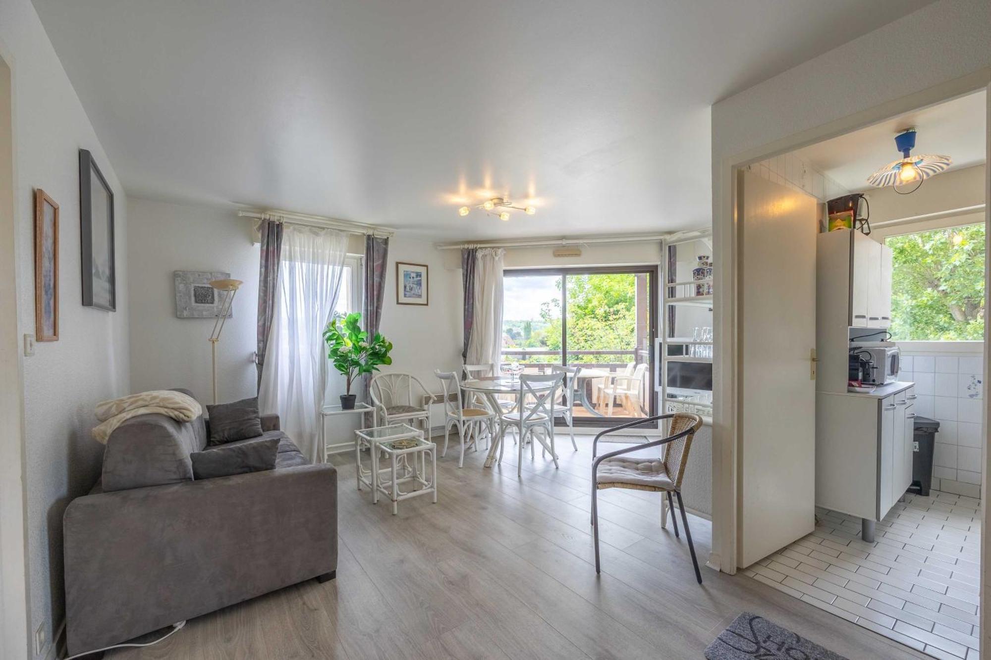 Apartment With Parking And Balcony Near The Beach โดวีลล์ ภายนอก รูปภาพ